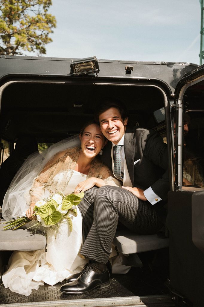 Vestido de novia de Navascués con chaqueta de anticuario