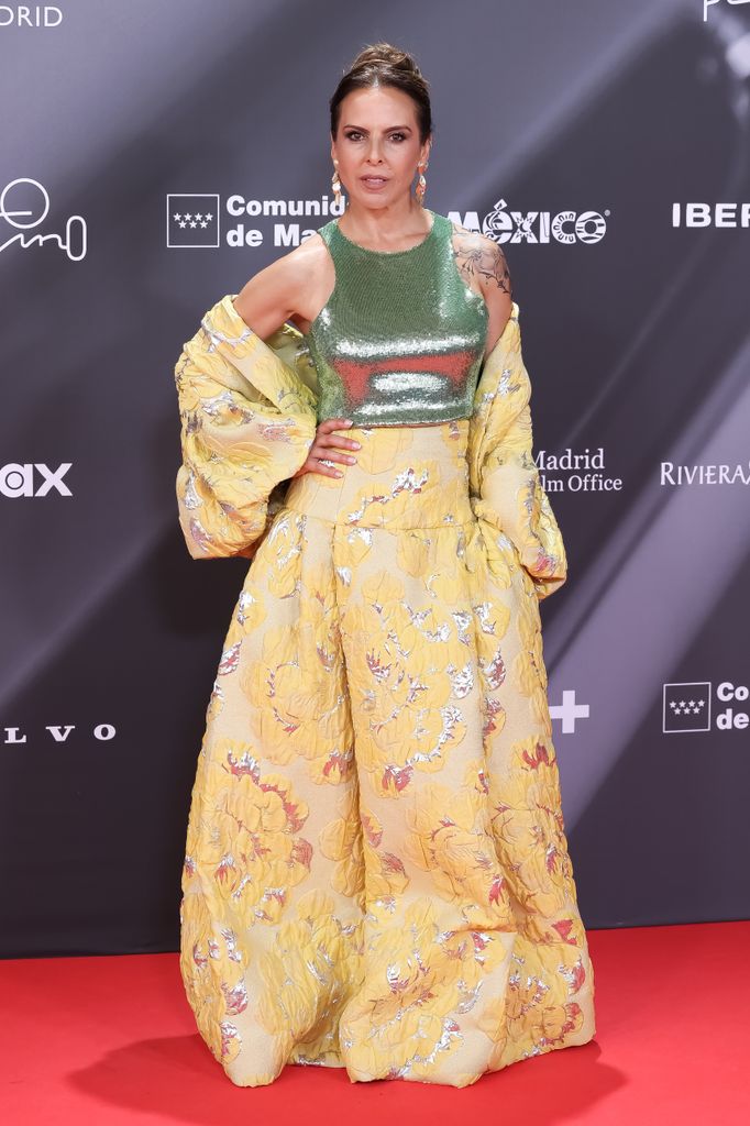 Kate del Castillo lució un vestido verde y amarillo en los Premios Platino 2025