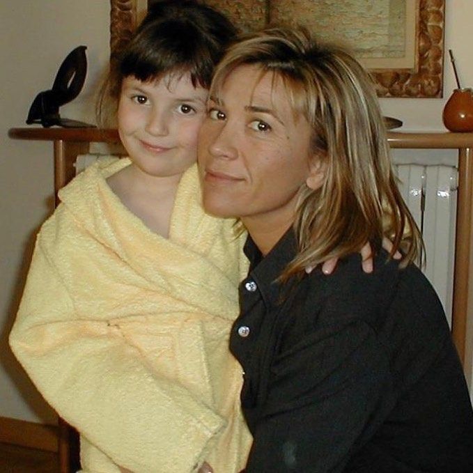 Nacida en 1996, Candela es la única hija de Julia Otero y una de las personas más importantes en la vida de la periodista