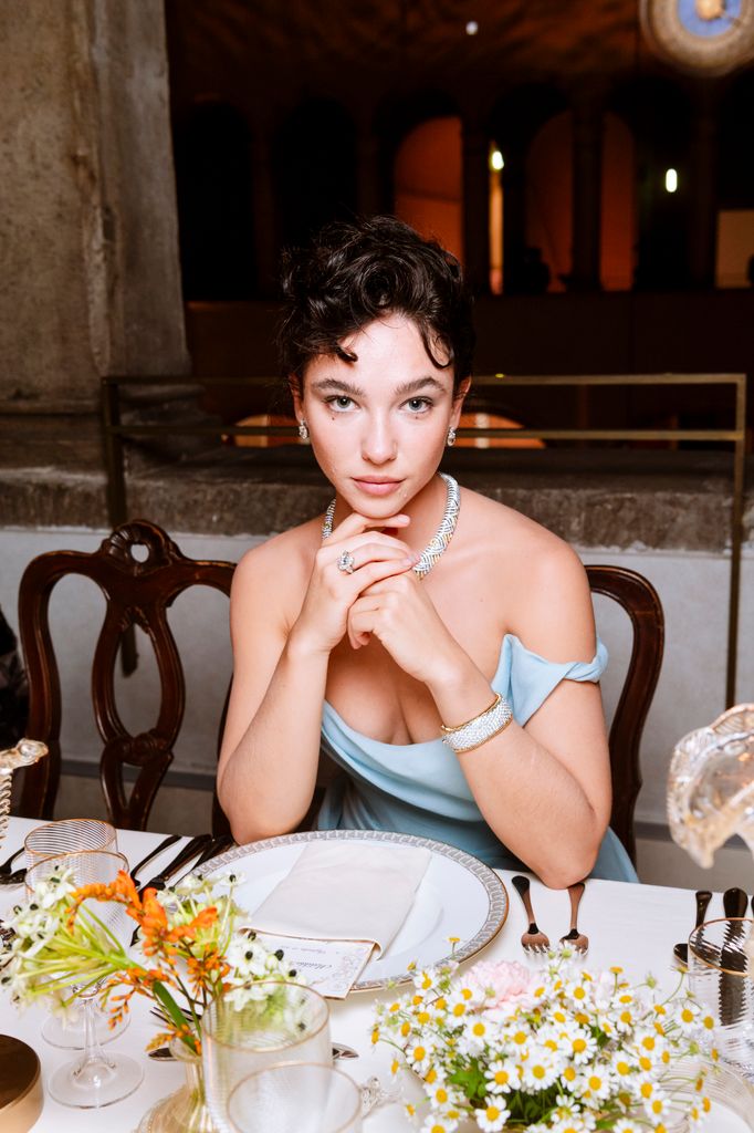 Matilda De Angelis celebra la expresión de otoño de Blue Book 2026: Hidden Garden. 