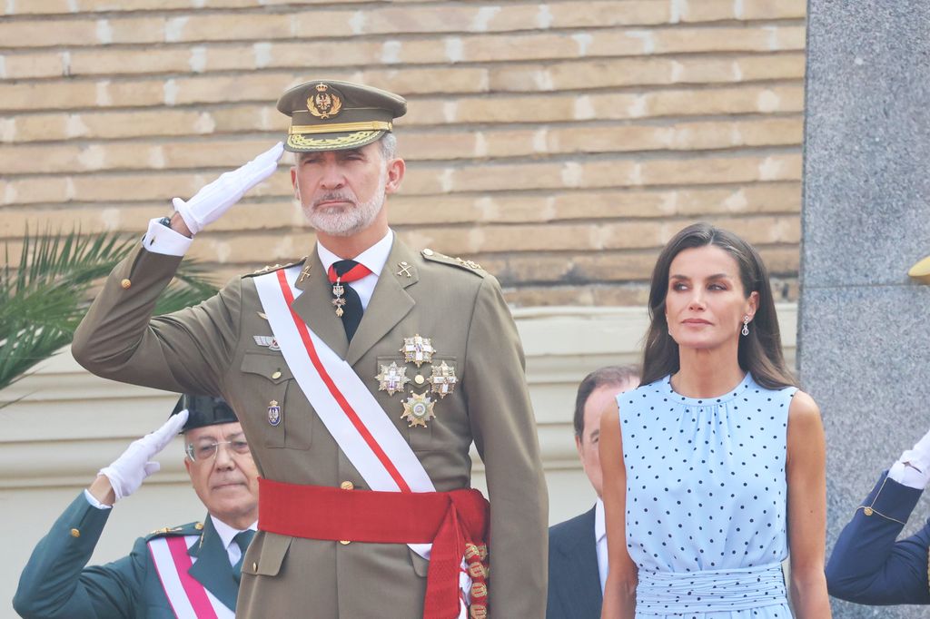 Don Felipe y Doña Letizia siguieron con atención la solemne ceremonia de juramento a la bandera de la heredera al trono
