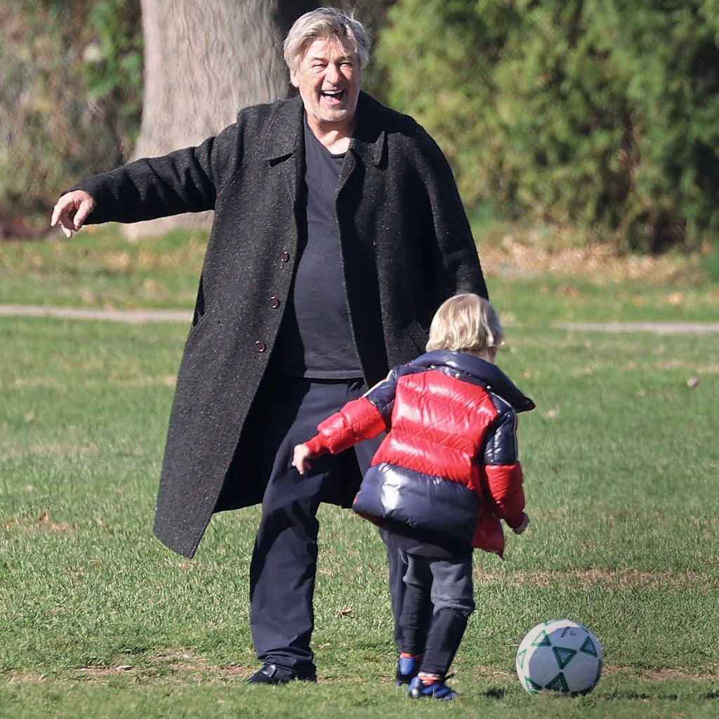 Hola 4036 Alec Baldwin