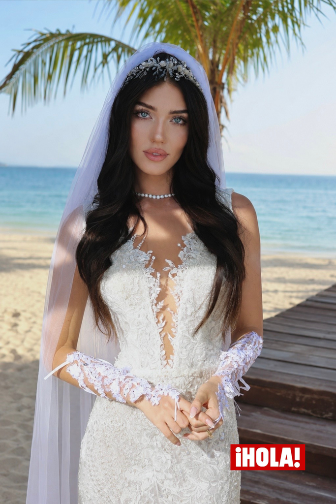 Para la ocasión, Alina lució dos vestidos del diseñador mexicano Benito Santos.