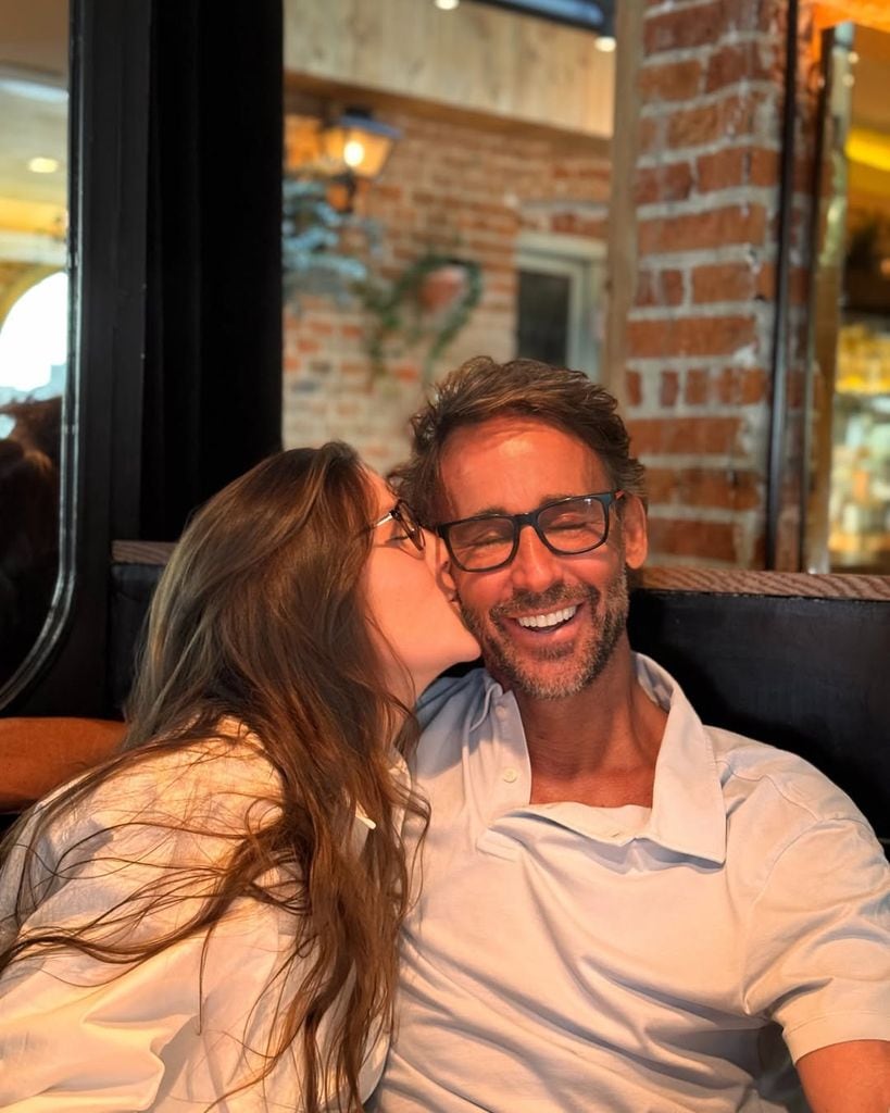 Álvaro Muñoz Escassi con su hija Anna Barrachina