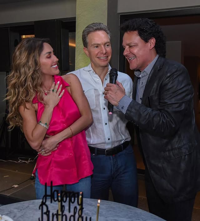 El político mexicano celebró su cumpleaños al lado de Pedro Fernández