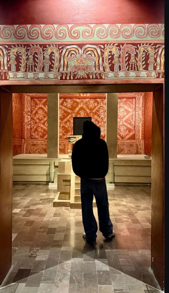 El artista compartió un vistazo de su visita al Museo Nacional de Antropología e Historia en sus redes sociales