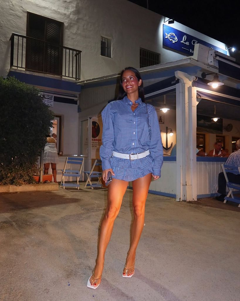 Los minivestidos de María F Rubíes para presumir de piernas bronceadas en Sotogrande
