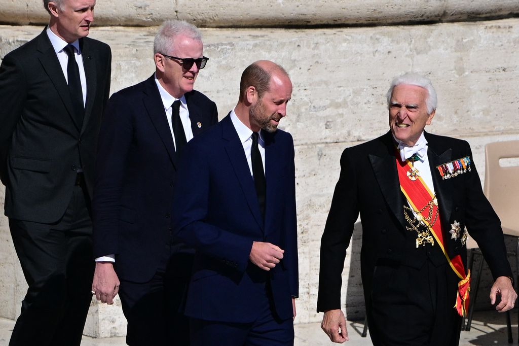 El príncipe William a su llegada a la Plaza de San Pedro en El Vaticano