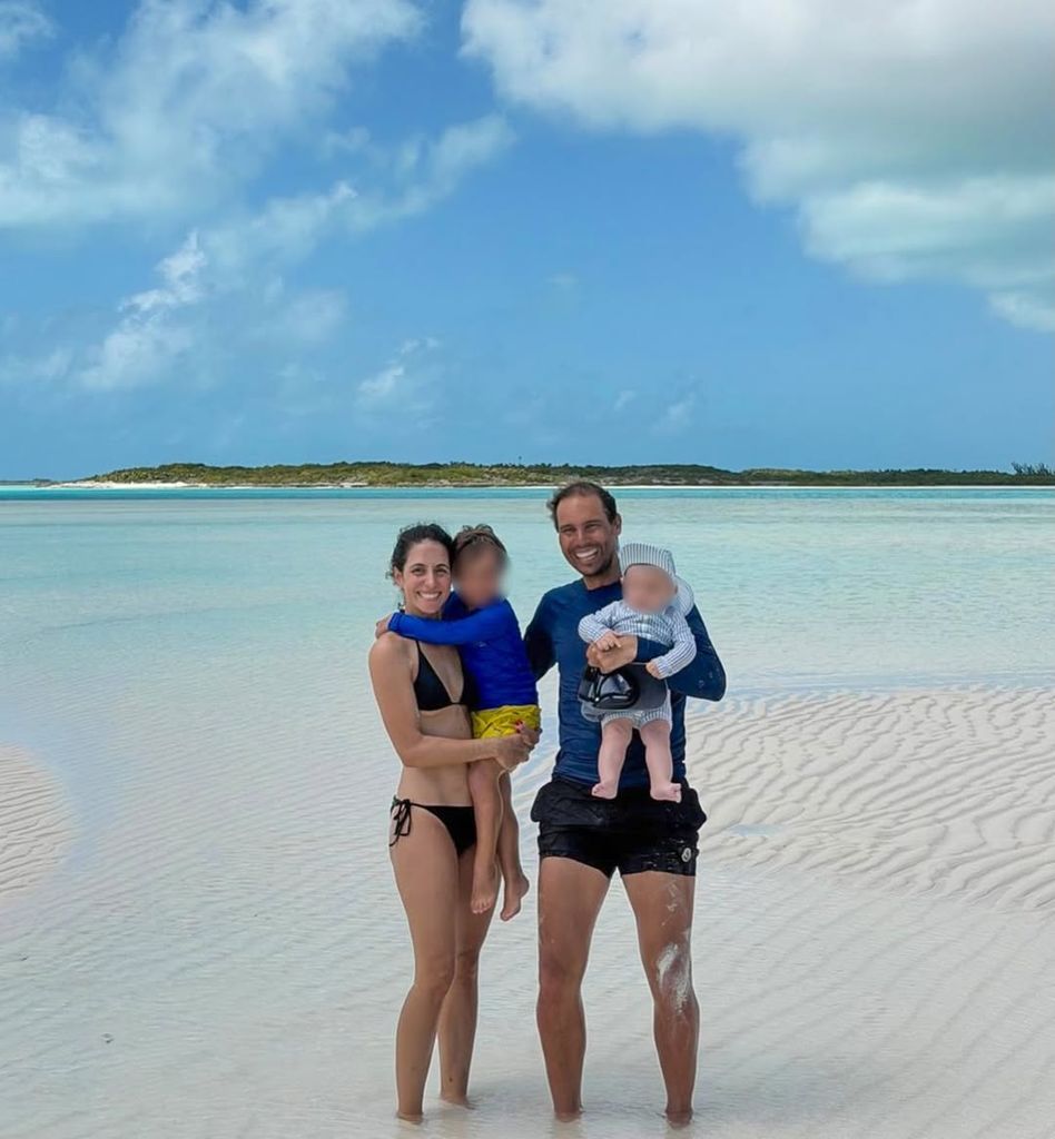 Rafa Nadal y Mery Perelló con sus dos hijos en Exumas