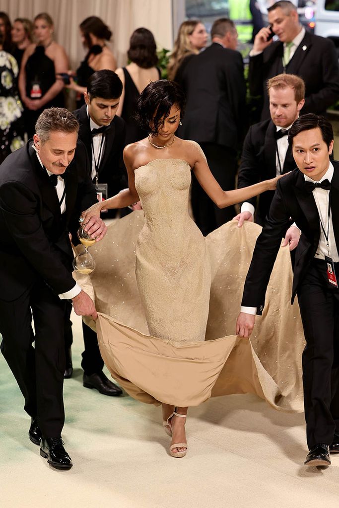 El vestido hecho con arena que mejor ha cumplido el 'dress code' de la MET Gala