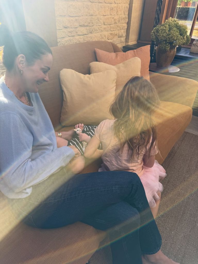 Lilibet, la hija de Harry y Meghan, también apareció en el álbum de Kelly.
