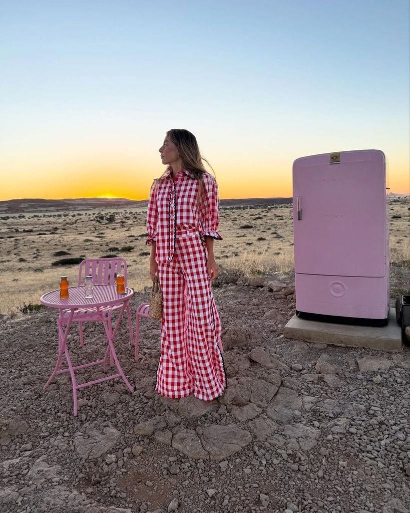 Belén Écija de luna de miel con un conjunto estampado de firma española