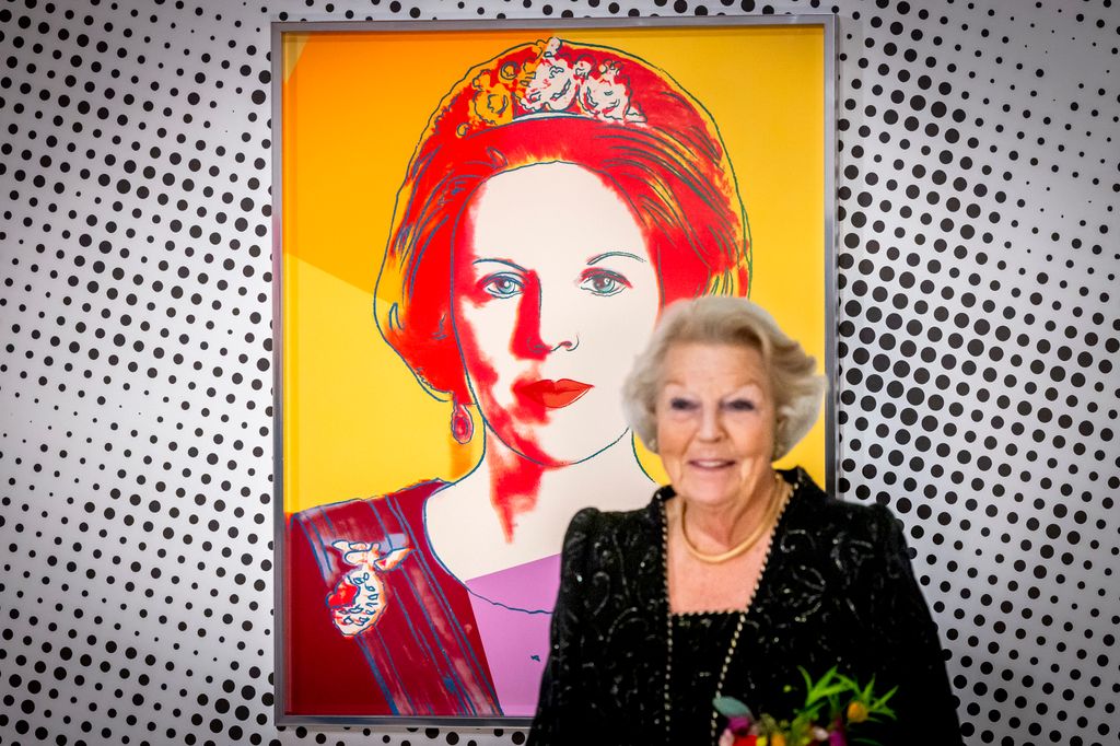 Beatriz de Holanda en una exposición de cuadros de ella misma de Andy Warhol el 10 de octubre de 2024