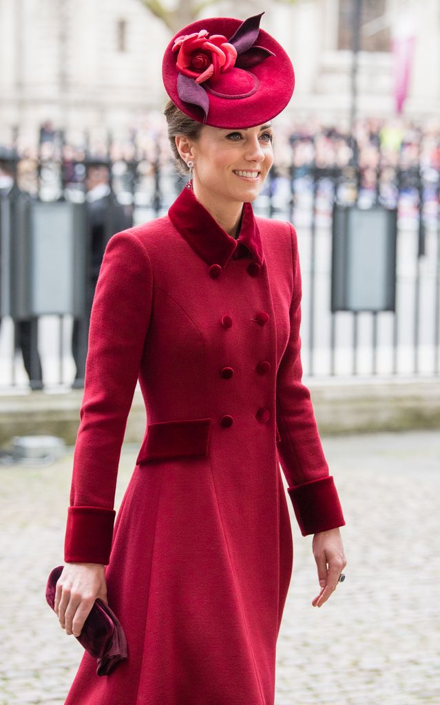 Kate Middleton con abrigo de Catherine Walker. 