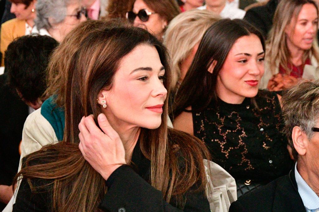 Irene López con Candela, hija de José Coronado en la entrega de la Gran Cruz de la Orden del 2 de mayo