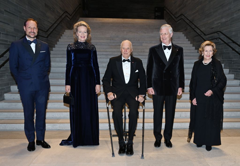 Felipe y Matilde de Bélgica posan junto a Harald y Sonia de Noruega y el príncipe Haakon