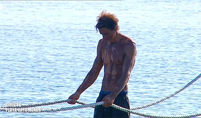 Hugo Sierra en la prueba del puente de las emociones en Supervivientes