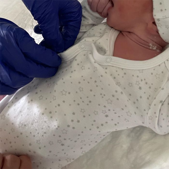 Carla Barber presenta a su hijo Bastian
