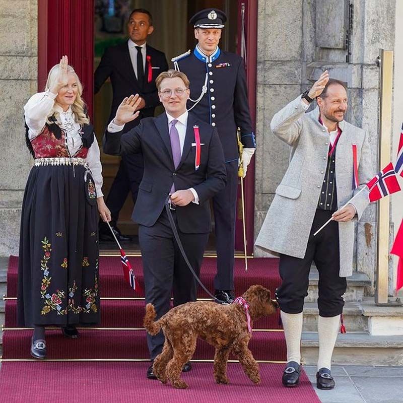 La Familia Real de Noruega en el Día Nacional