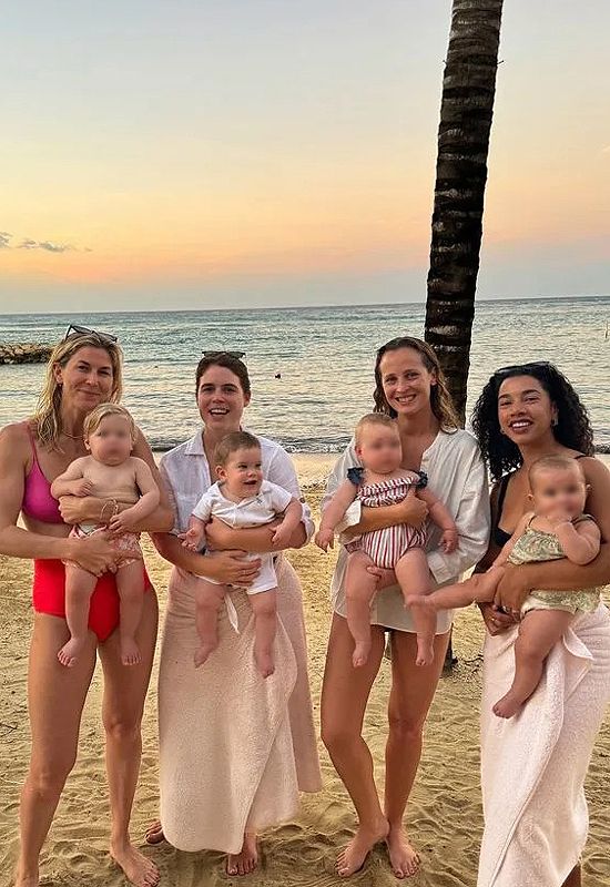 Eugenia de York, su hijo August y un grupo de amigas