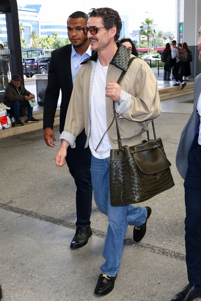 Pedro Pascal a su llegada a Francia para el Festival de Cine de Cannes