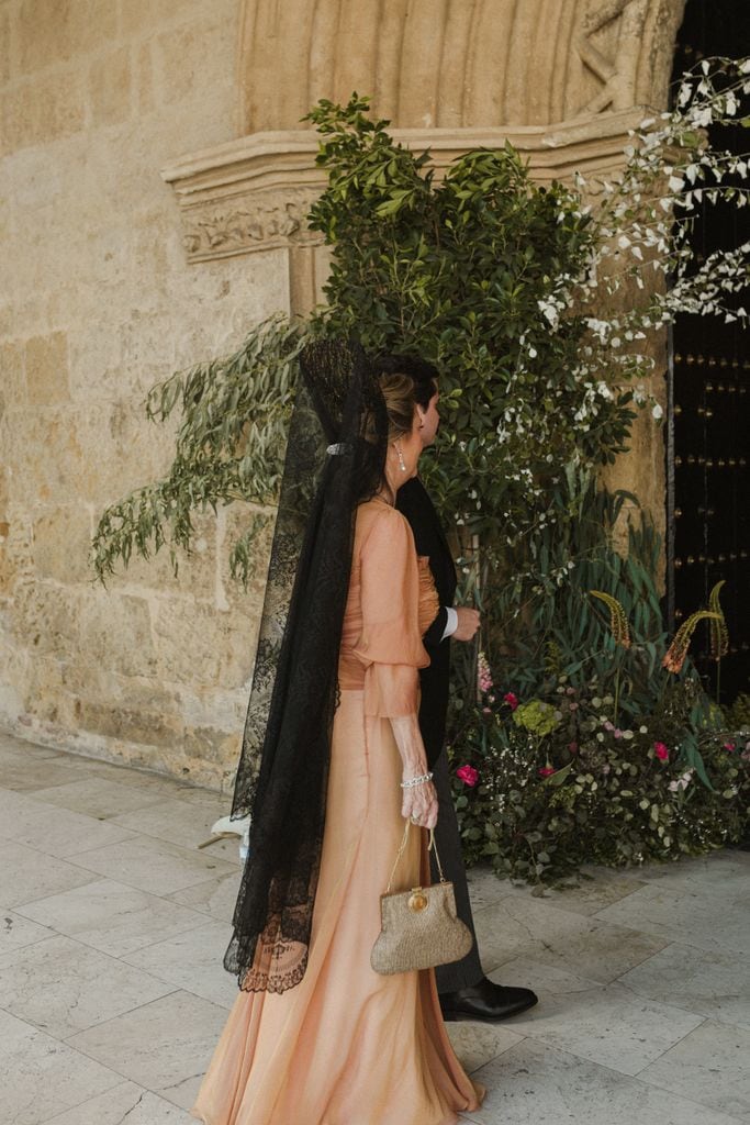 Madrina viral con mantilla Belén Miranda