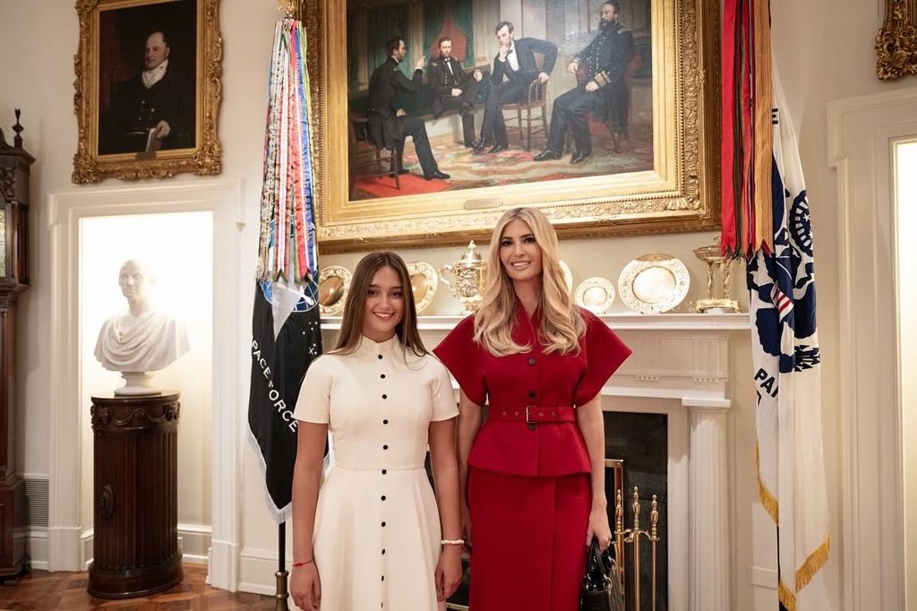 Arabella Kushner y su madre Ivanka Trump en la celebración en la Casa Blanca