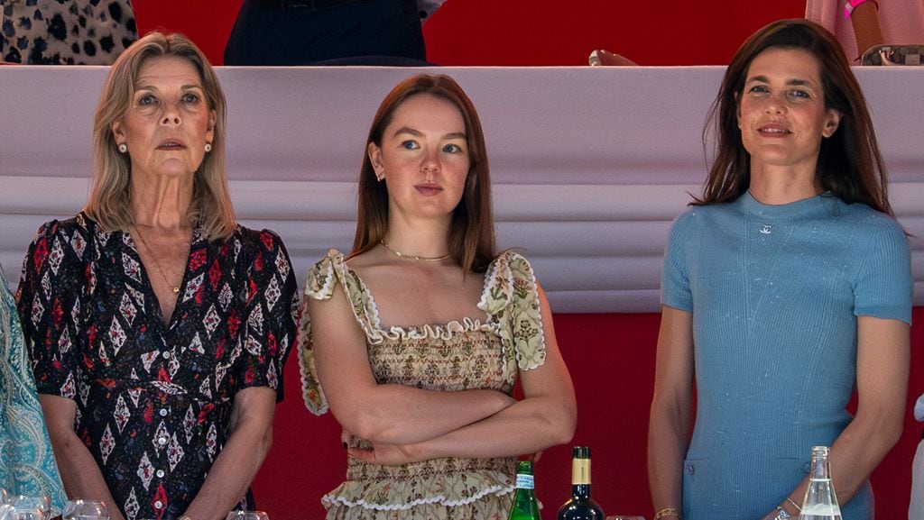 Carolina de Mónaco y sus hijas Carlota y Alejandra en la hípica de Montecarlo