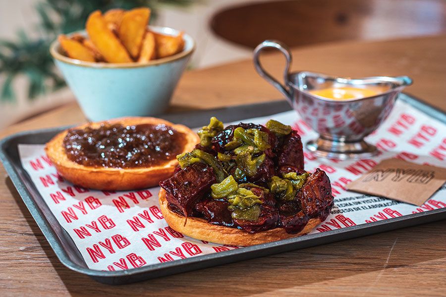 La Brisket, con carne pecho de vaca Black Angus ahumado lentamente durante 14 horas, es una de las más demandadas de New York Burger