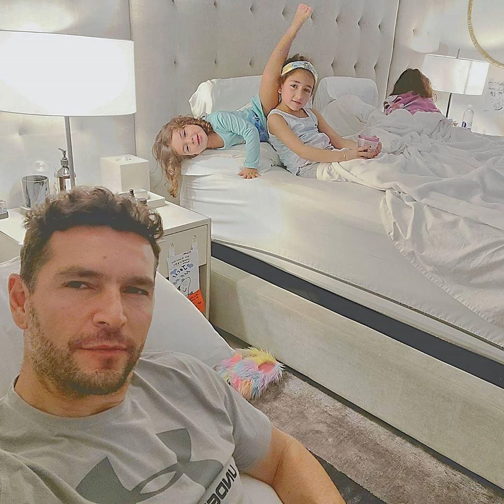 Martín Fuentes y sus hijas