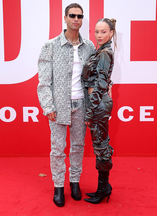 Ester Exposito y Nico Furtado