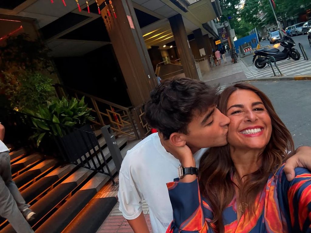 Nuria Roca con su hijo Juan