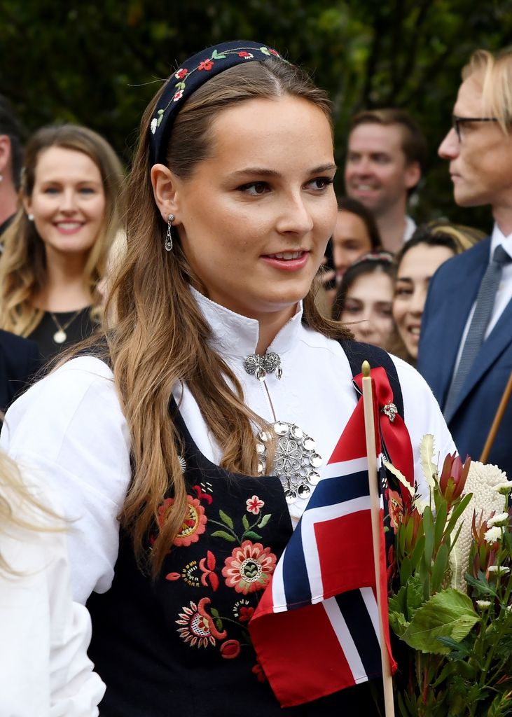 La princesa Ingrid Alexandra de Noruega con el traje regional en la celebración del Día de la Constitución en Sídney. 
