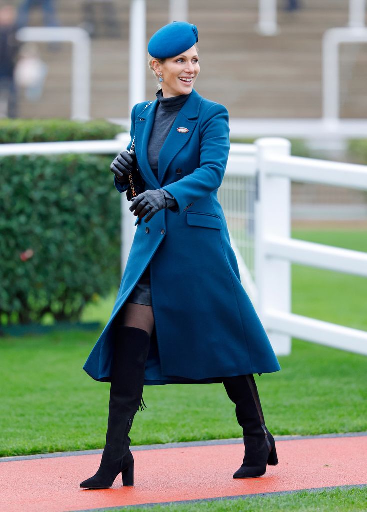 Zara Tindall en el 'Super Saturday' 2025, en las carreras de caballos de Cheltenham.