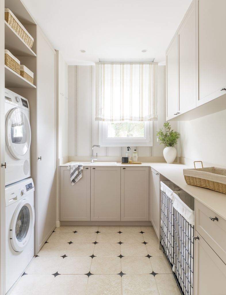 Cocina con muebles con acabado cashmere. 