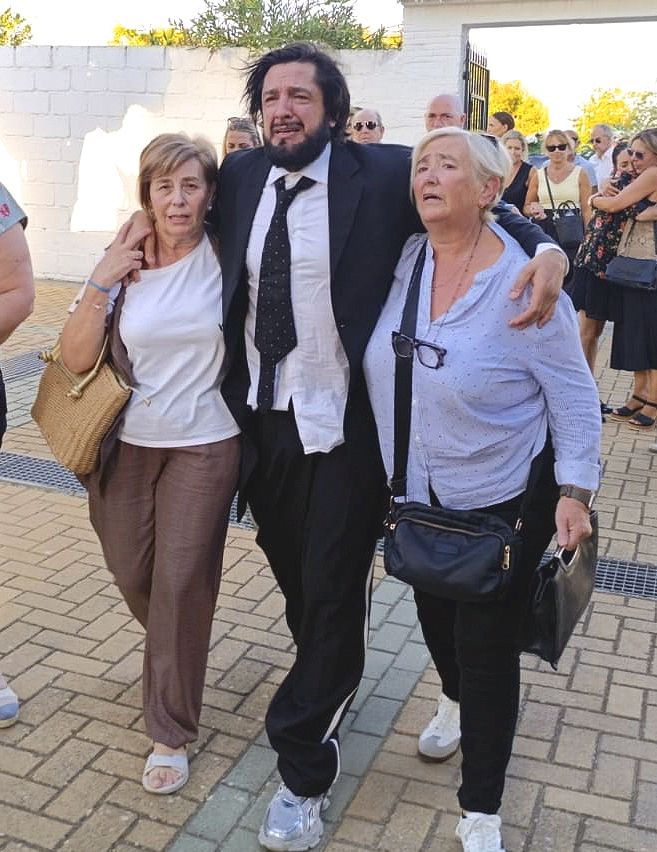 Rafael Amargo durante el entierro de Florentino García Martín, en Valderrubio, Granada. 20 de septiembre de 2026
