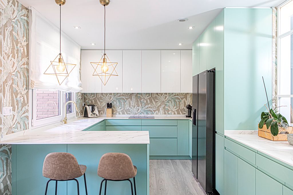 Cocina en tonos suaves y luminosos