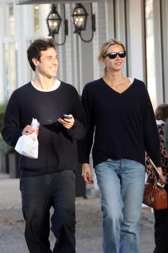 Apple Martin y su novio Moshe Levi, de paseo por Los Hamptons