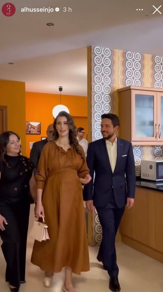 Hussein y Rajwa de Jordania en un acto poco antes de ser padres