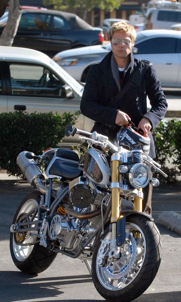 BRAD PITT HOLA4099