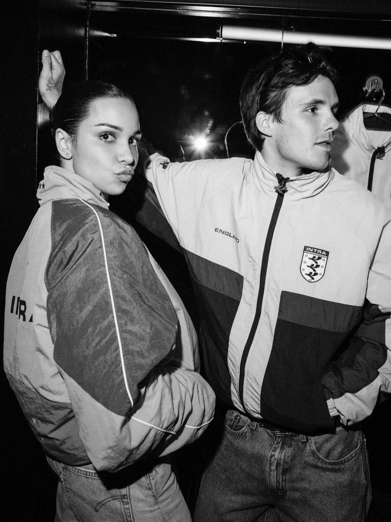 Romeo Beckham sigue los pasos de Victoria y se lanza al diseño con su propia firma de moda deportiva