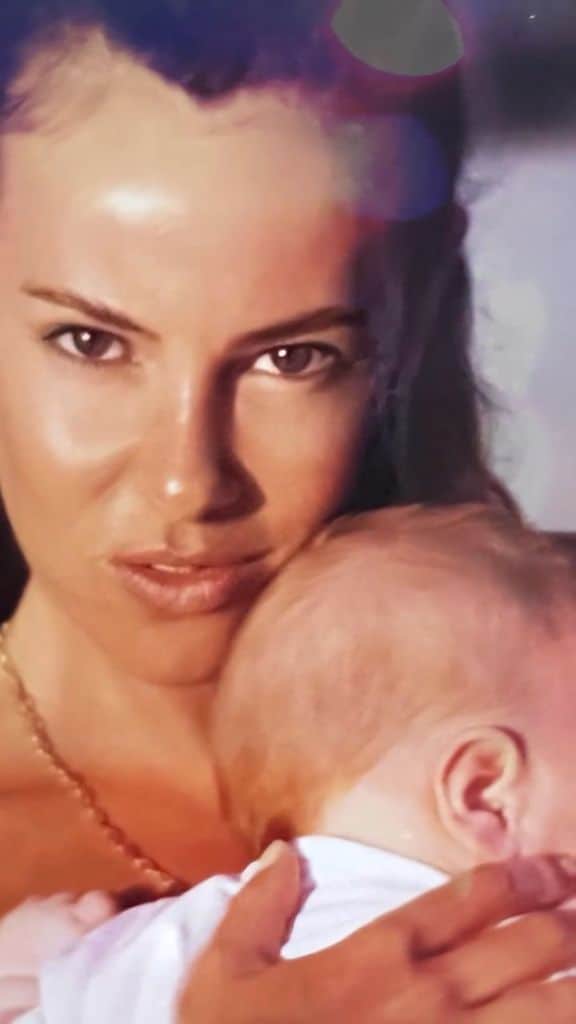 Con fotos de su álbum personal, Ana Obregón compartió su sentir en este día 