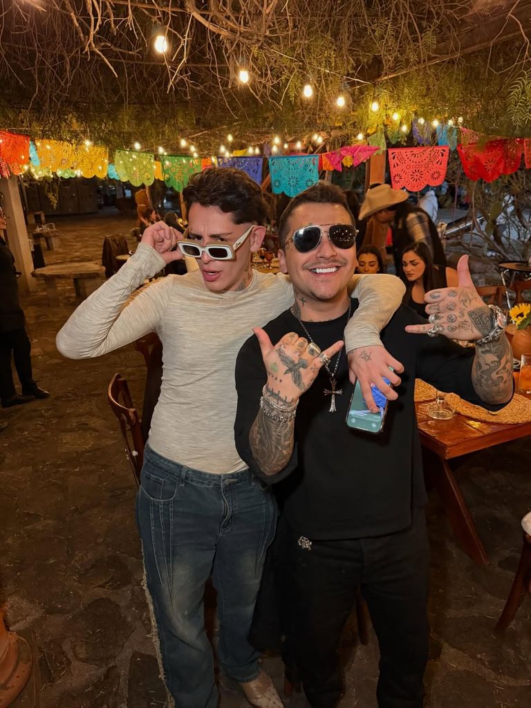 Kunno celebró junto a Christian Nodal