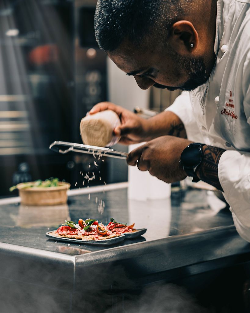 Mevish Appadoo es el chef del restaurante Zellij, que abre sus puertas en Forum Marbella durante la temporada estival.