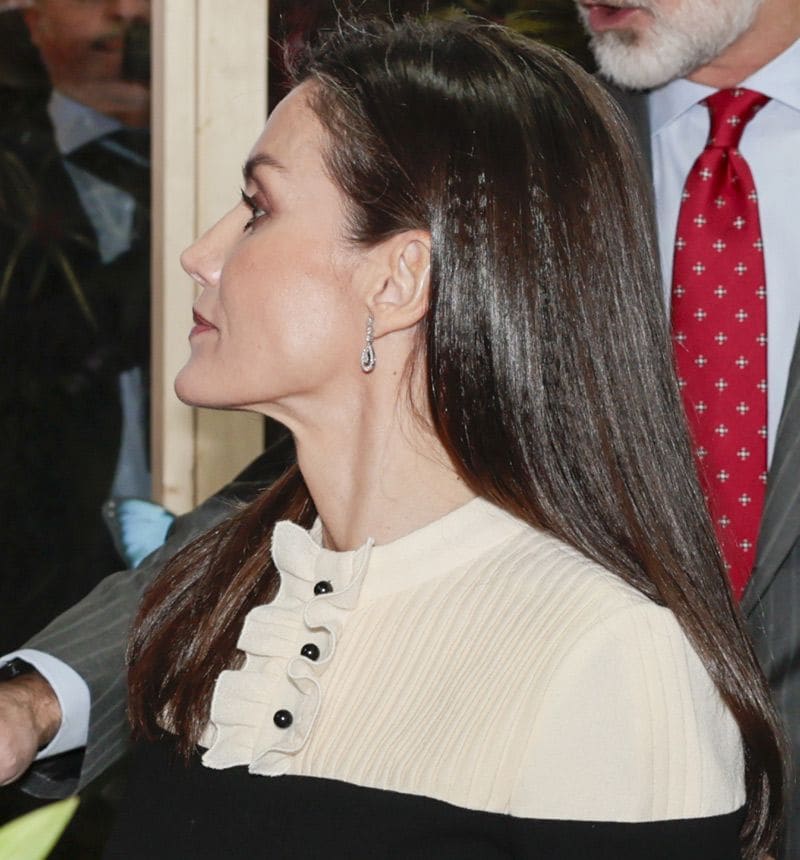 La reina Letizia con un atrevido peinado crimped