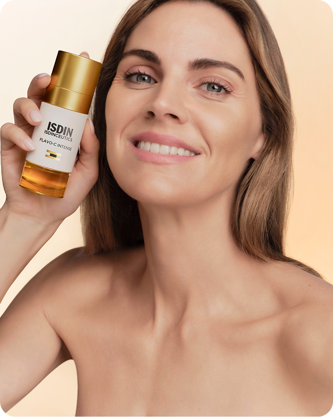 Amaia Salamanca es la nueva embajadora del sérum bifásico Flavo-C Intense, formulado con 15% de vitamina C