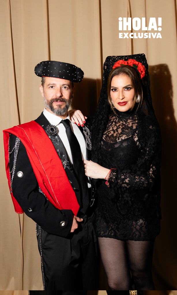 Sergio O'Farrill y Angie Taddei se apegaron al código de vestimenta de la fiesta. 