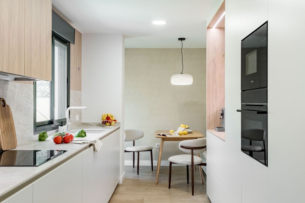 Cocina en la vivienda de Rubentonces, con armarios en paralelo