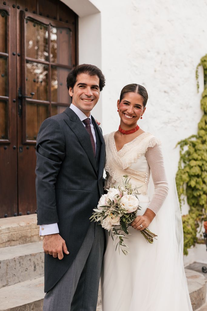 Boda en la sierra de Sevilla con look de Carmen Maza Marta Ovelar