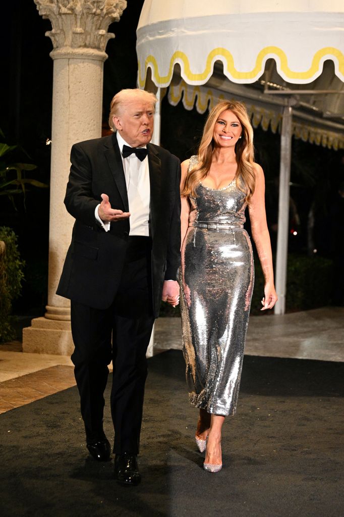 Donald Trump y Melania Trump en su fiesta de Año Nuevo en  Mar-a-Lago, en Palm Beach, Florida.